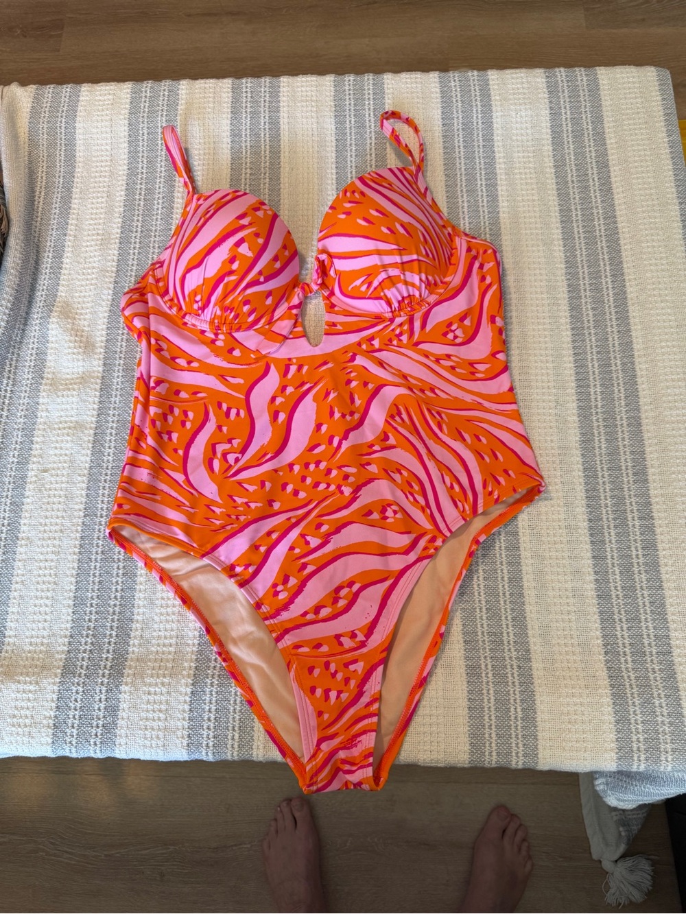 Cupshe Vibrant Pink & Orange One-Piece Swimsuit with Underwire Support